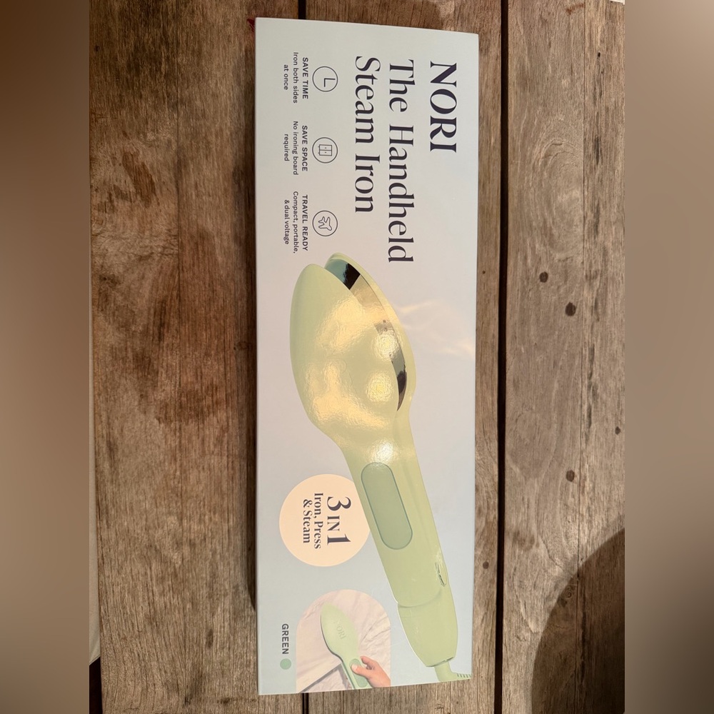 Nori Handheld Steam Iron in Green NWT